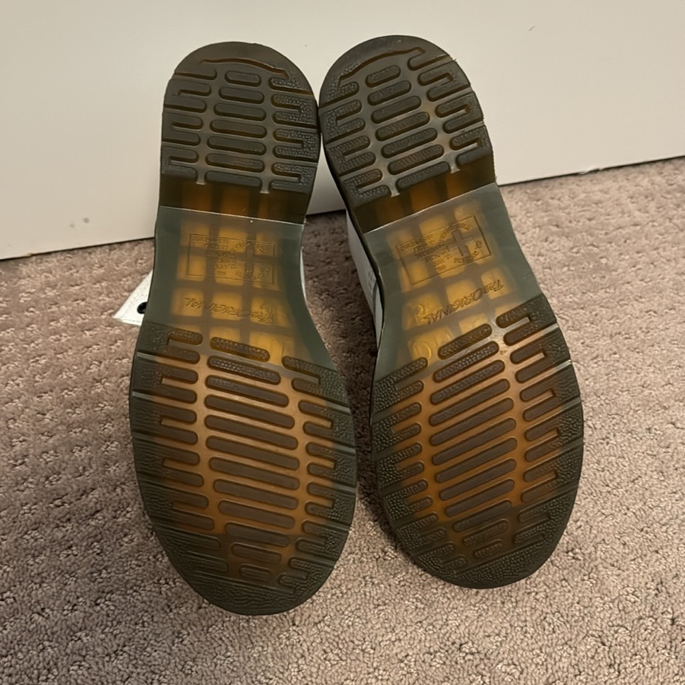 Dr. Martens 1460 women’s size 7 - Picture 5 of 5